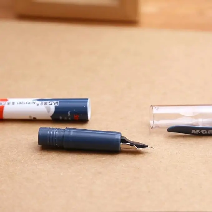 M&Amp;G Teddy Bear &Amp; Smart Squirrel Cartridge Fountain Pen Set With 6 Blue Refills