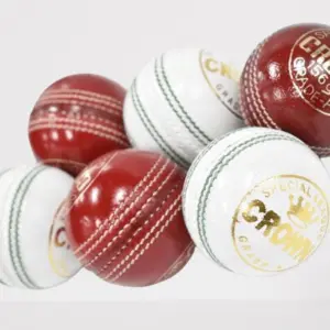 Crown 156g White Cricket Balls