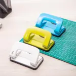 Deli Paper Punch E0136 - 2-Hole - 10 Sheets